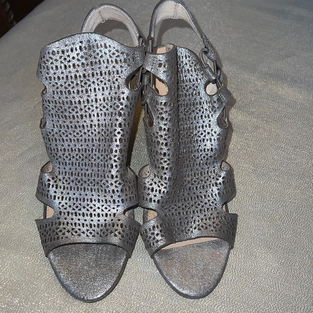 NWT Vince Camino Silver 8.5 leather Shoes